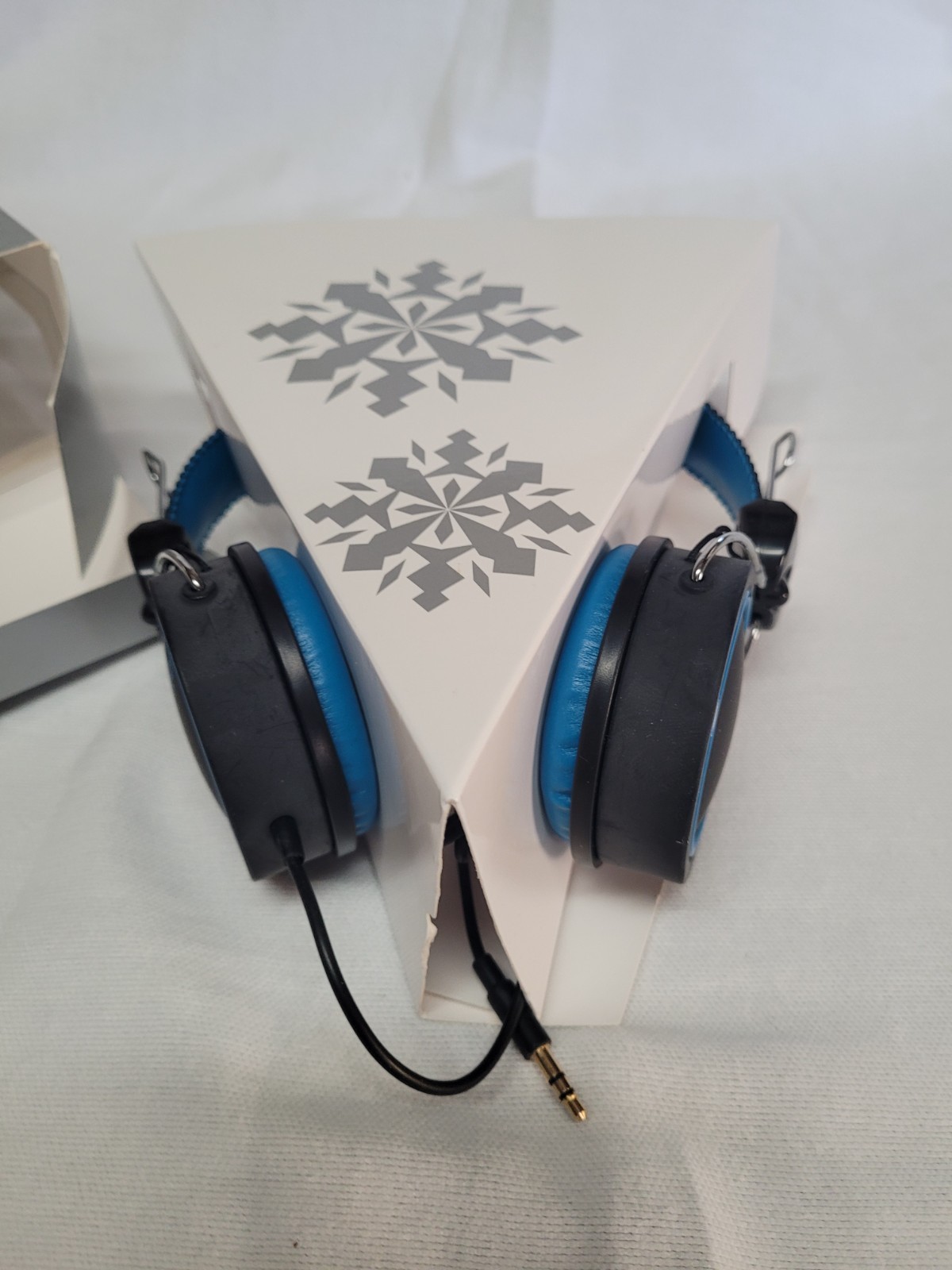 Aeropostale Over the Ear Headphones Wired Colors Blue White Purple New!
