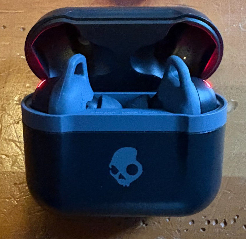 Skullcandy True Wireless In-Ear Earbud – True Black with Charger -Tested – Used