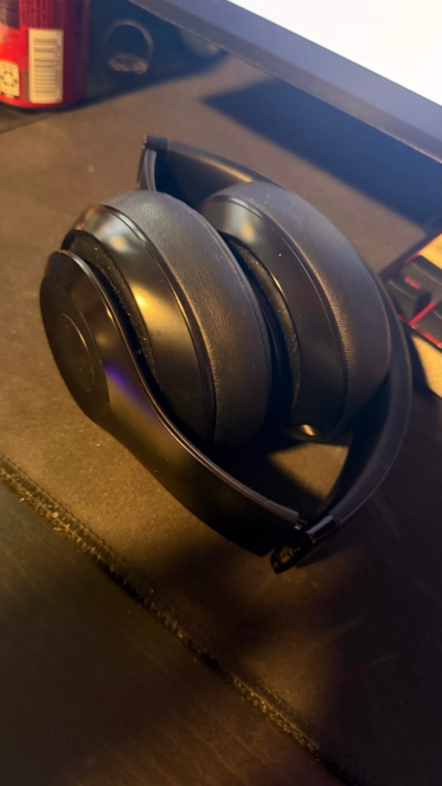 Beats Studio3 Wireless (A1914) Travel Case Included (Read description)