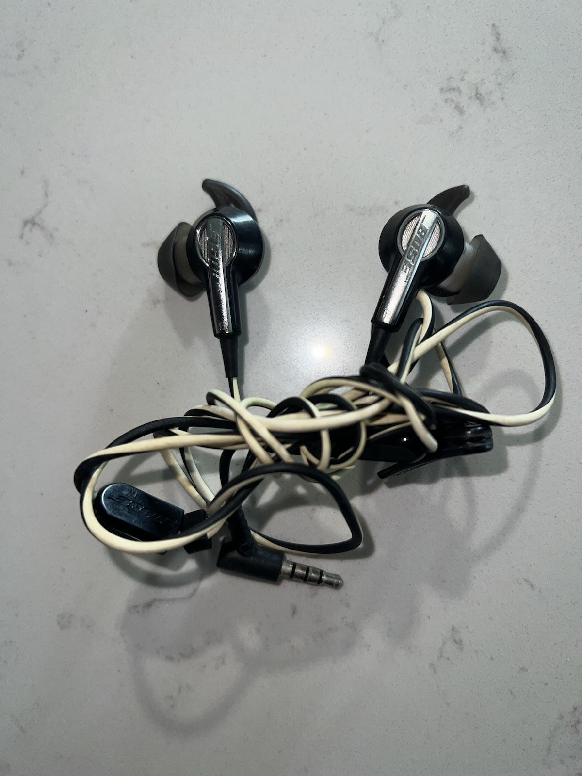 BOSE SOUND SPORT ie2 IN-EAR WIRED EARBUDS, NO MIC. BLACK/WHITE WIRE