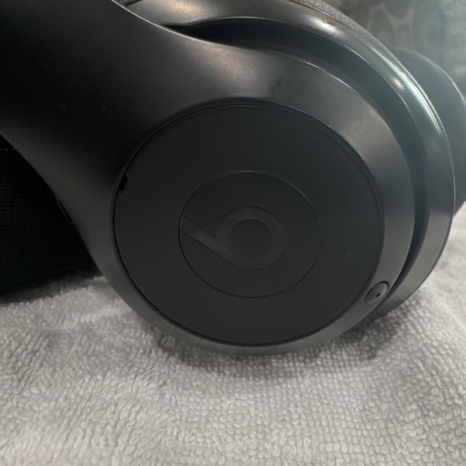Beats by Dr. Dre Studio3 Wireless Bluetooth Over-Ear Headphones w/ Case Black