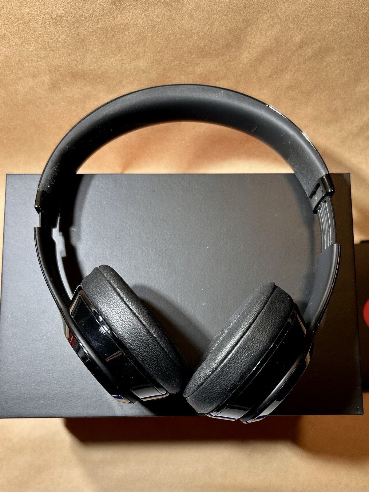 Beats by Dr. Dre Solo3 Over the Ear Headphone – Gloss Black Clean Condition