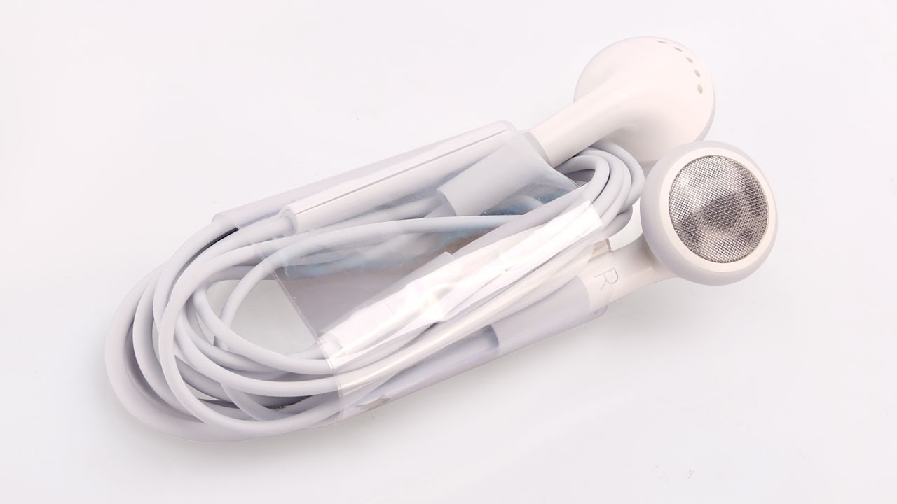 3.5mm Earbuds Headphones with Remote Control for iPod Shuffle & Touch – White