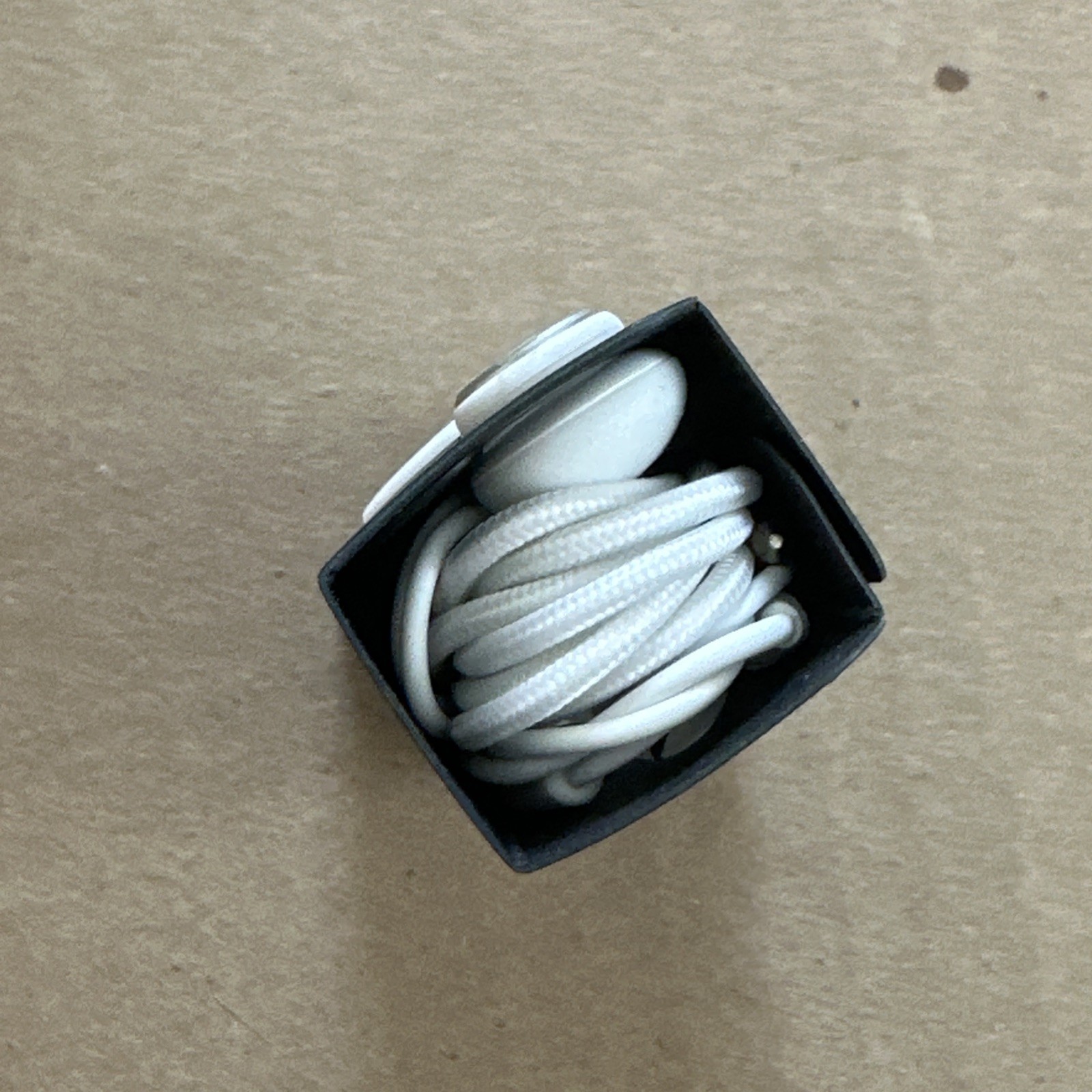 New Samsung AKG EO-IG 955 3.5mm Earbud Headphones with Micrphone White