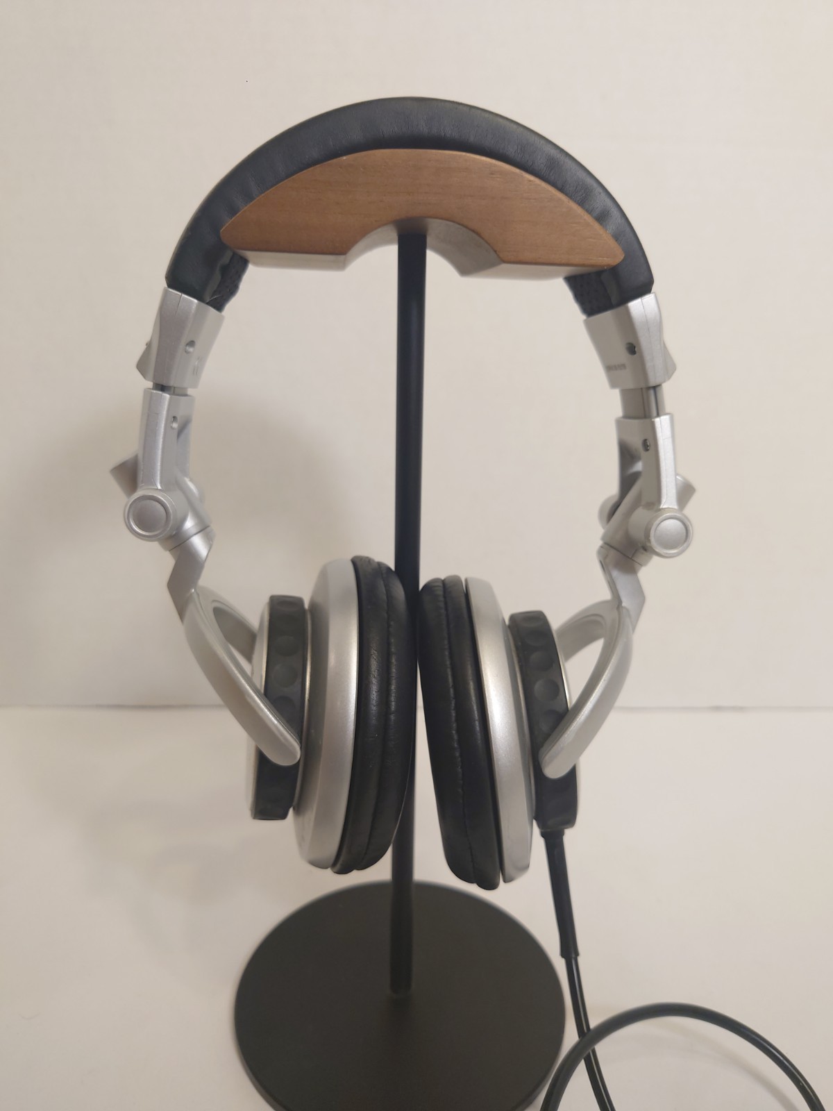 Sony MDR-V700 Over-Ear DJ Stereo Headphones 50mm Coiled 3.5mm Silver/Black