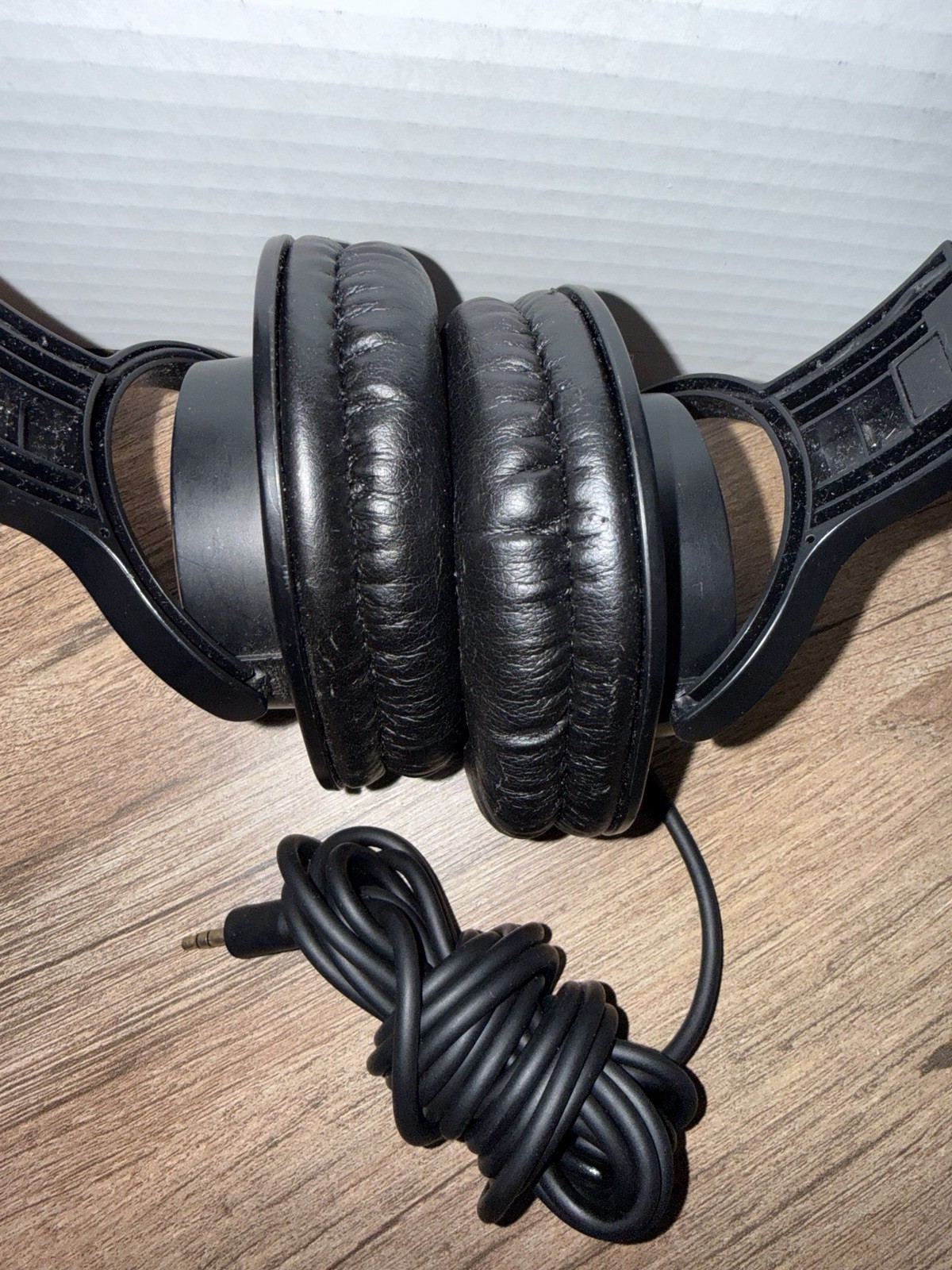 GREAT CONDITION Audio-Technica ATH-M20X Professional Studio Monitor Headphones