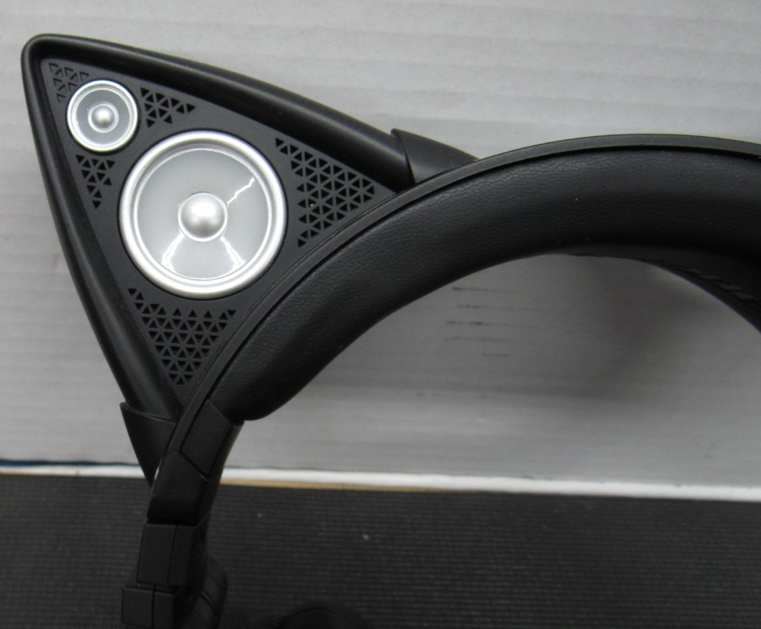 Brookstone Wireless Cat Ear Headphones AR102A4BKA Bluetooth w/ Case – No Cable