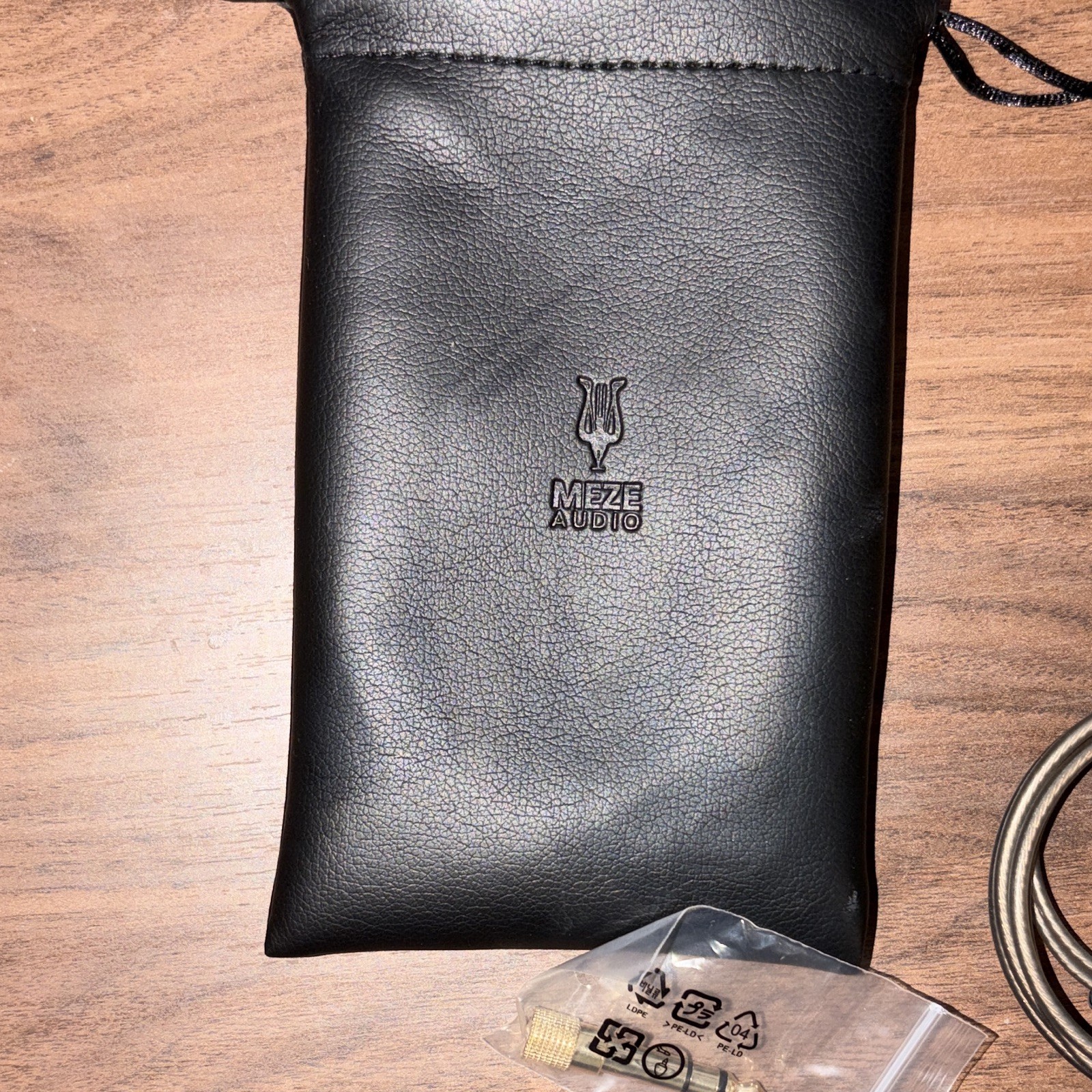 Meze Audio Liric Over-Ear Wired Headphones 3.5mm/6.35mm Case Cables