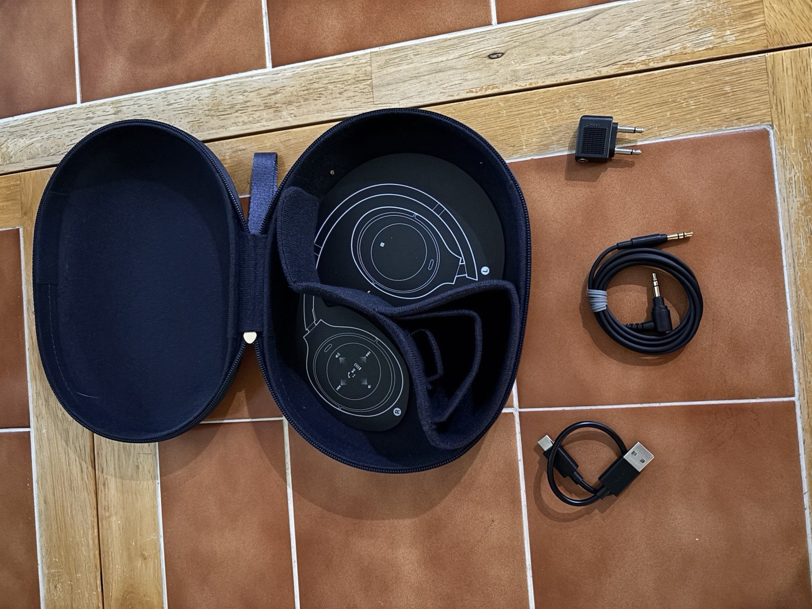 Sony WH-1000XM4 Midnight Blue Limited Wireless Headphones (READ)