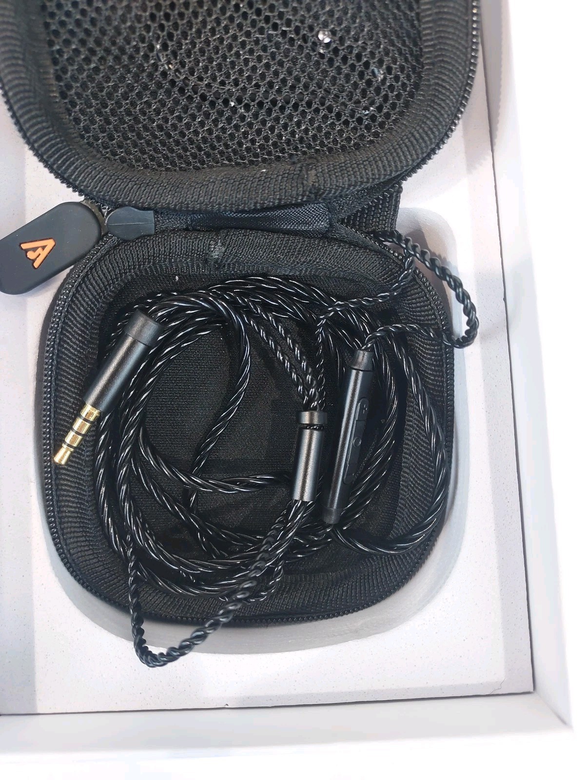 Vibes 202 Wired Earbuds in Ear Headphones, Noise Cancelling HiFi Audio Jack