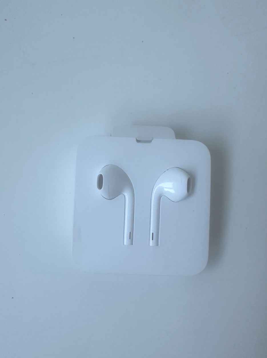Apple EarPods Wired Lightning In-Ear Earbuds White Mic Volume Control 1.2m