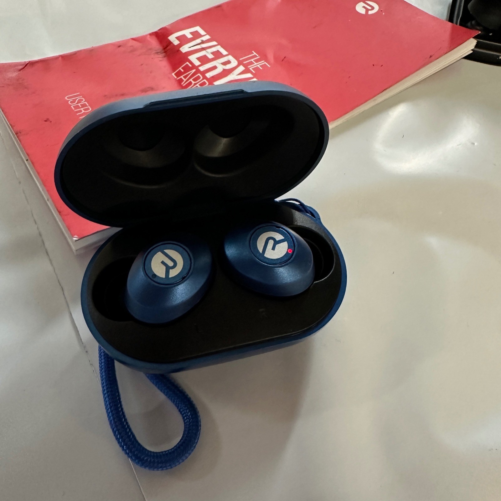Raycon The Everyday Earbuds RBE725 Flare Blue Wireless Bluetooth Headphones Case