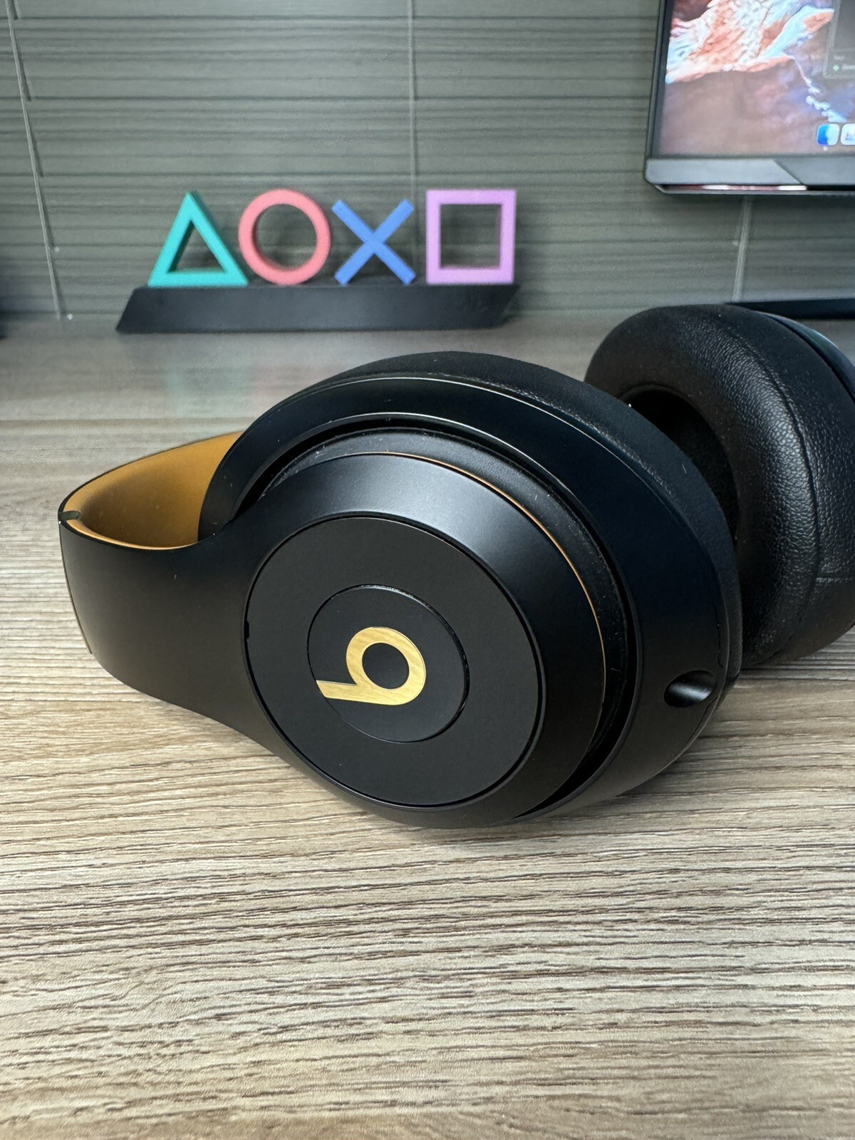 Beats Studio 3 Wireless Over-Ear Headphones, Skyline Collection- Midnight Black