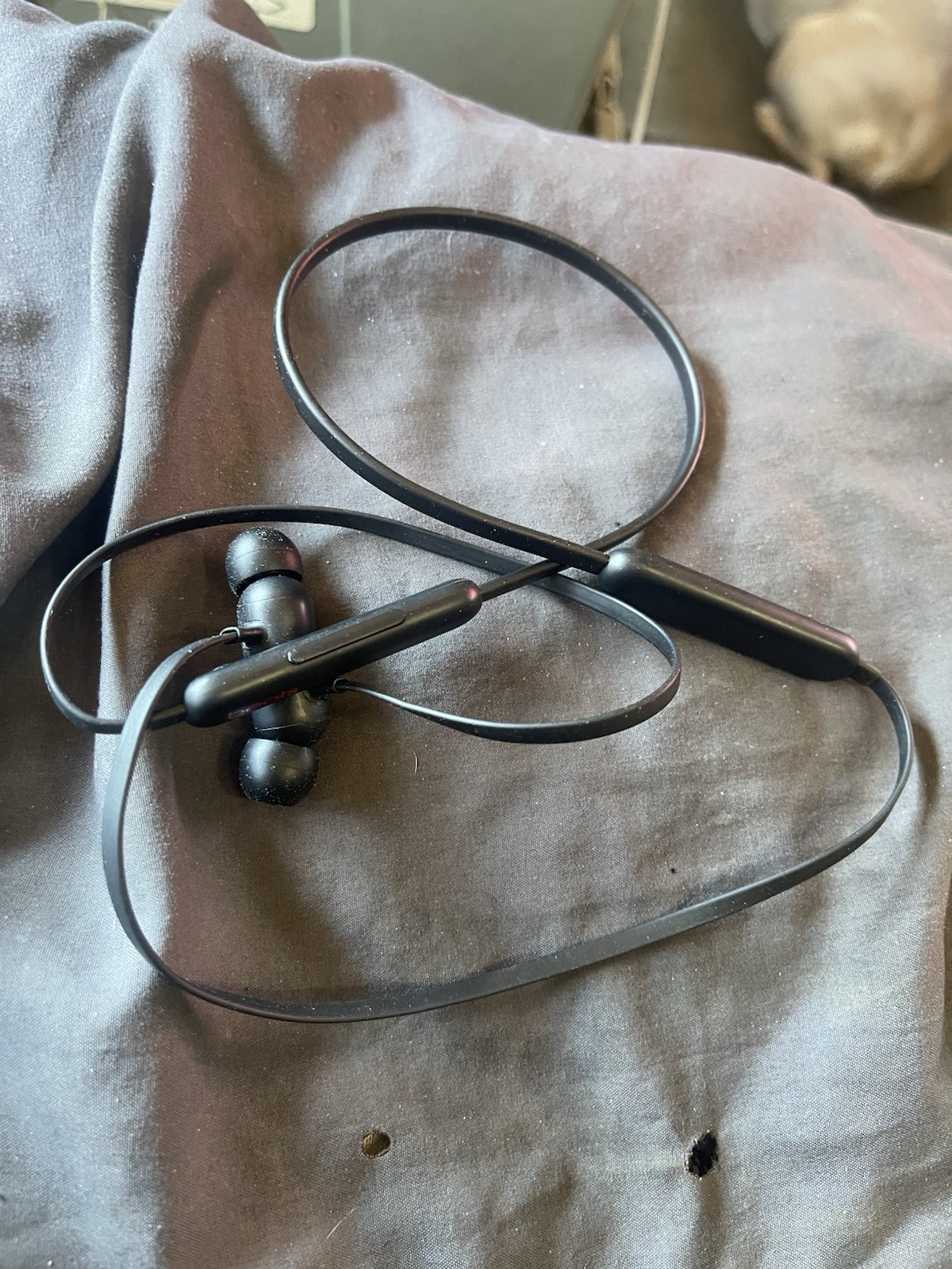 Beats Flex Wireless Earphones Magnetic Earbuds with Built-In Microphone, Black
