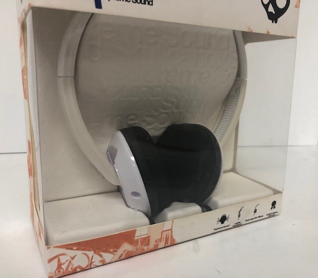 Discolored Skullcandy Uprock Supreme Sound On-Ear Headphone in White/Black – New