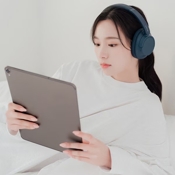 Sony WH-CH720N Wireless Noise Canceling Over-Ear Headphones Multipoint Blue