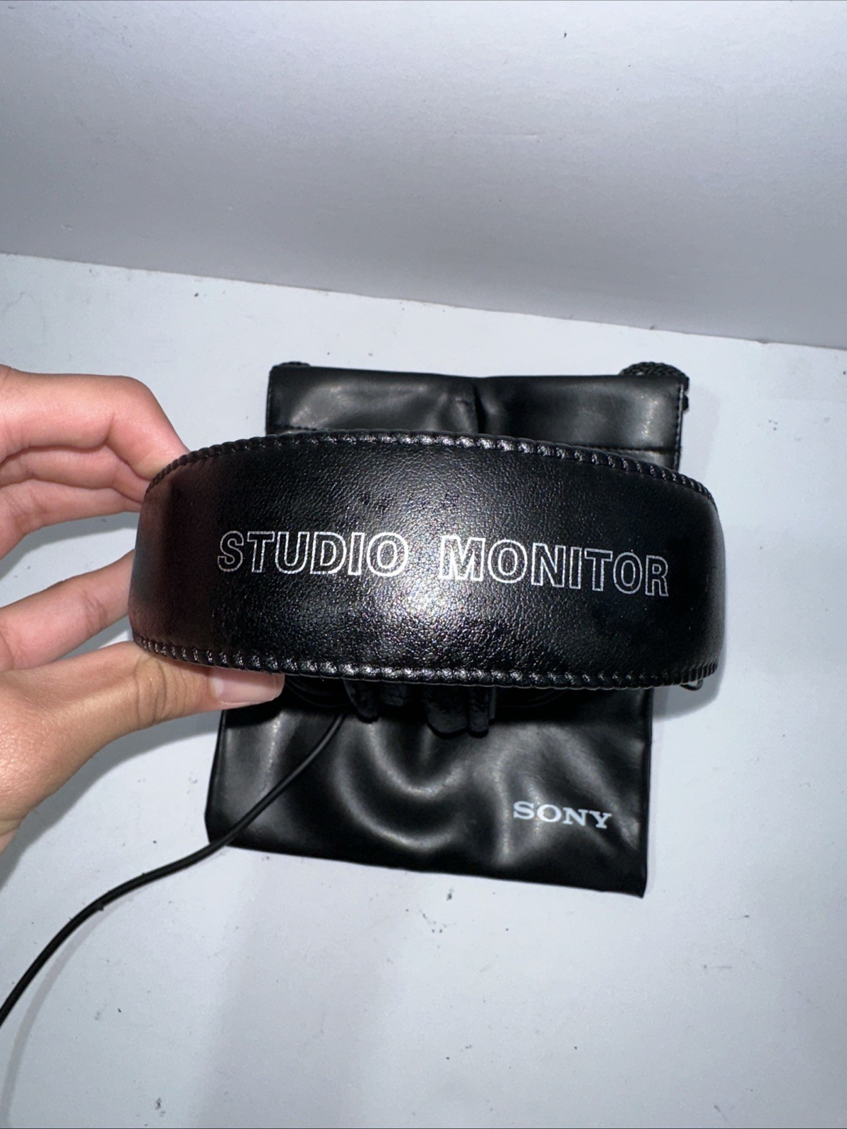 Sony MDR-7506 Professional Over-Ear Headphones Black Needs New Pads
