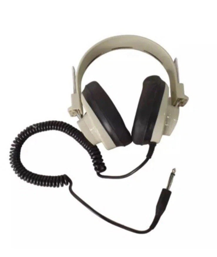 8x Califone 2924AV-P Headphones, 1x Listening Station 1218AV-PY & Case