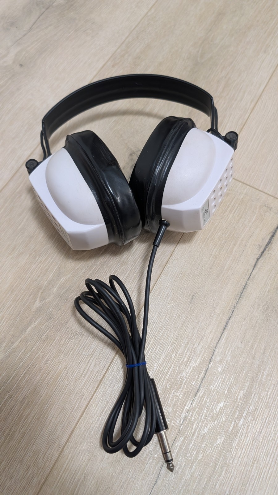 JSR -300 Stereo Headphones . JSR Electronics Inc