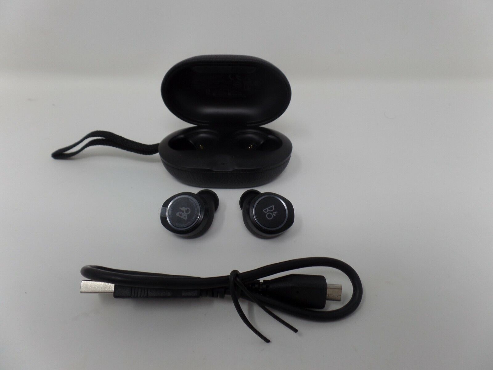Bang & Olufsen Beoplay E8 Premium Truly Wireless Bluetooth Earphones – Charcoal