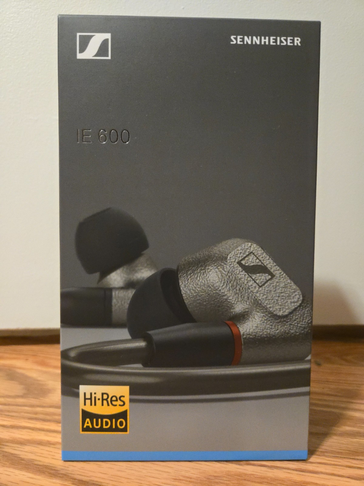 *VOLUME IMBALANCE* Used Sennheiser IE 600 Wired IEMs w/ accessories & packaging