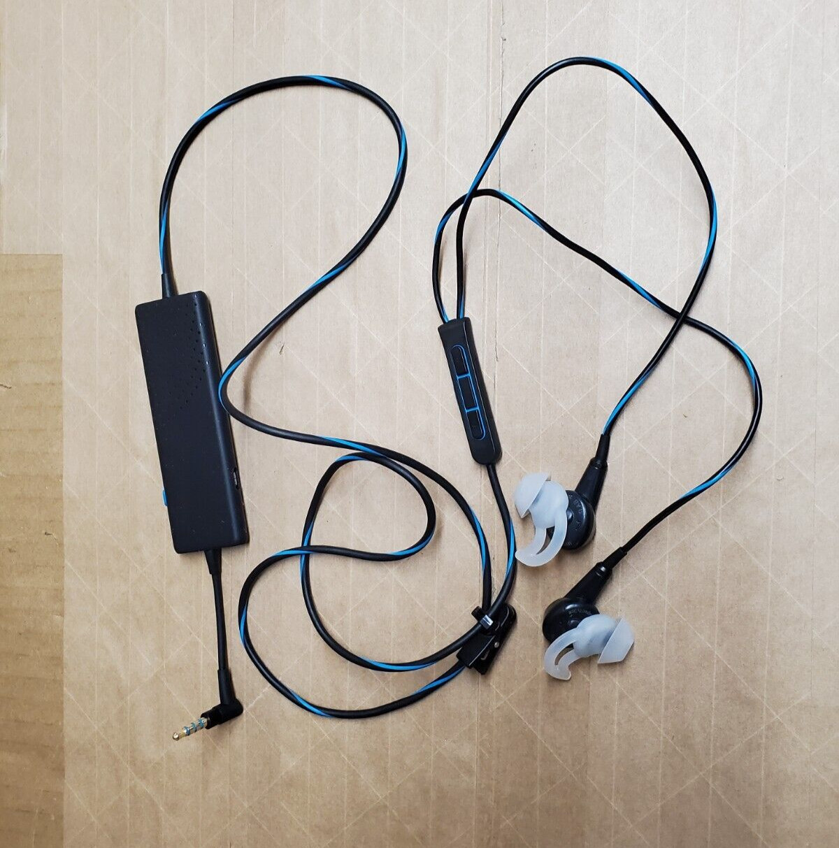 Bose QuietComfort 20 InEar Noise Cancelling Headphones -FOR PARTS & NOT WORKING