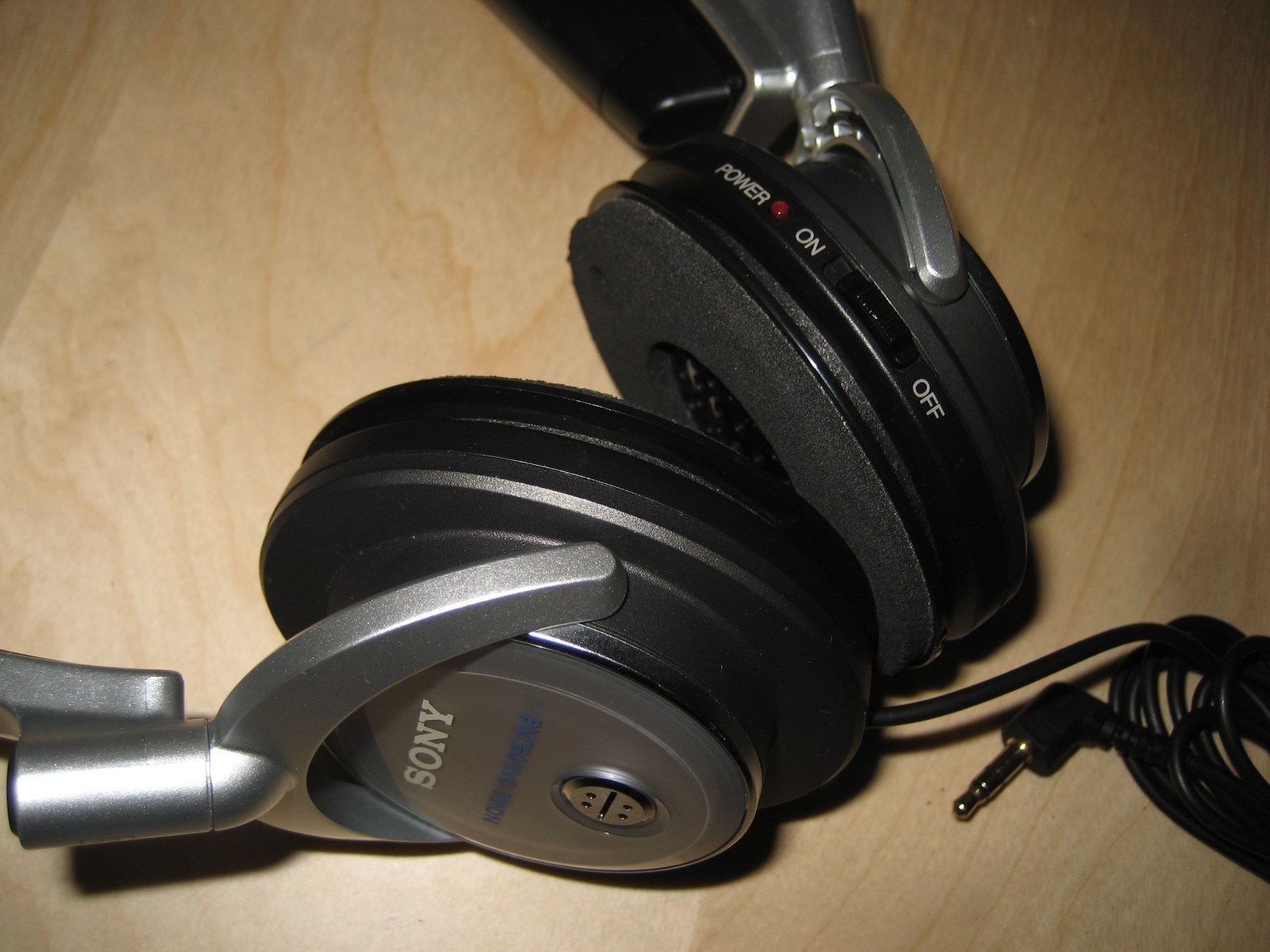 Sony MDR-NC6 Noise Canceling Headphones