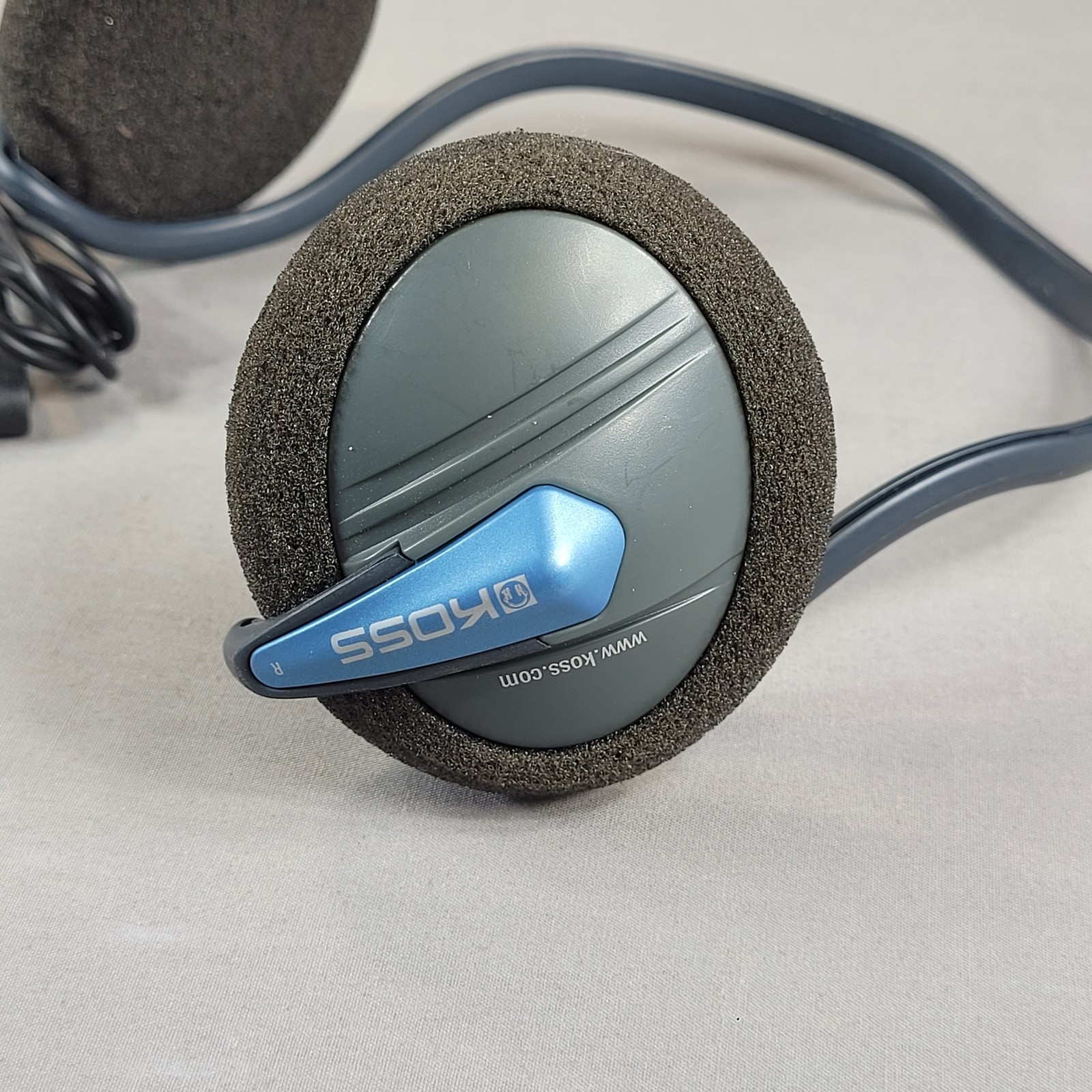 Koss KSC-15 Behind the Head Portable Stereophone – Black/Blue [Tested]