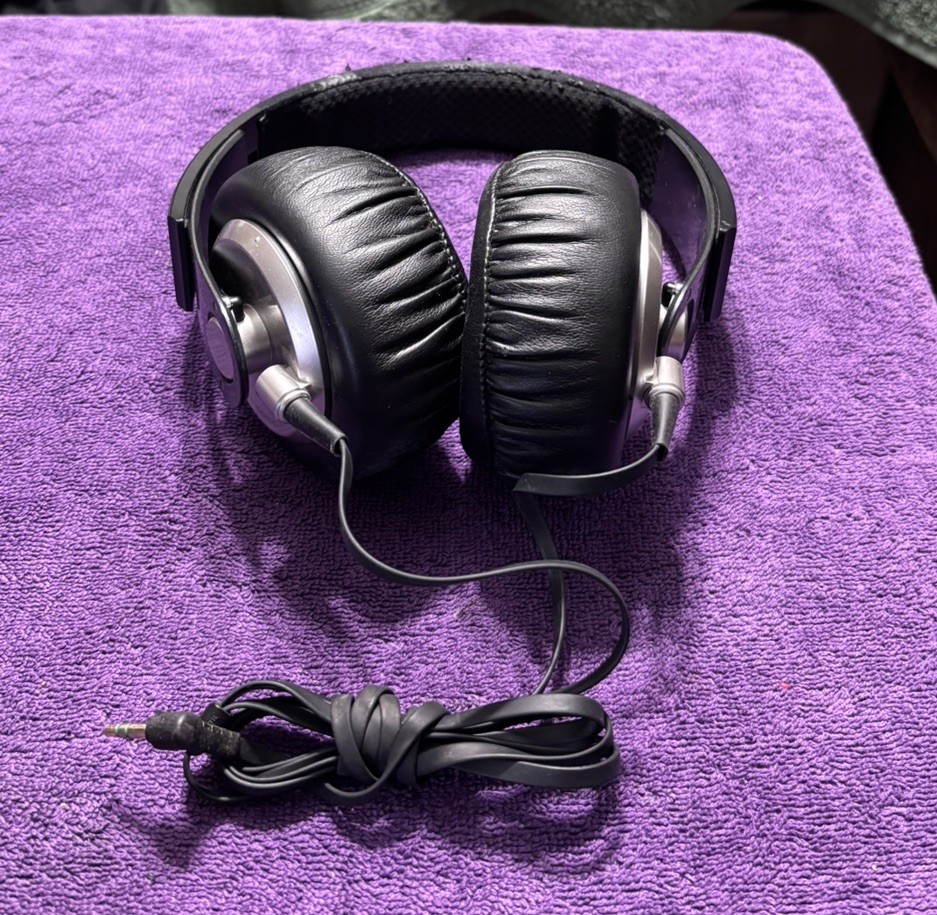 Sony MDR-XB500 Extra Bass Closed-Back Wired Stereo Headphones Black