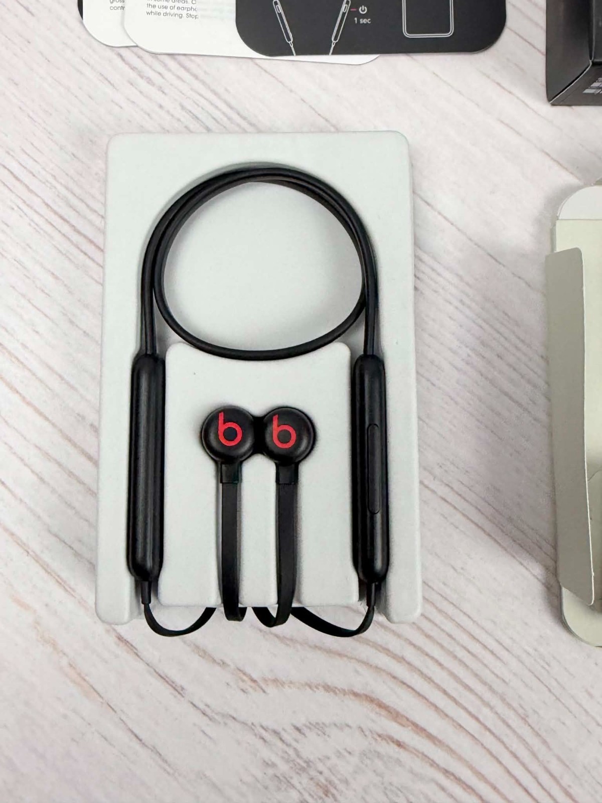 Beats Flex by Dr. Dre Wireless Headphones – Black – A2295 MYMC2LL/A