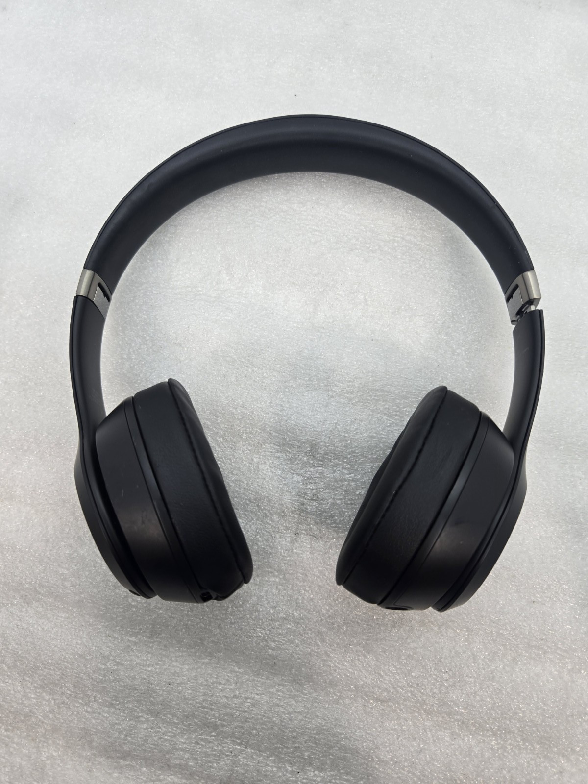 Beats Solo 4 Headphones Black FAST FREE SHIPPING b