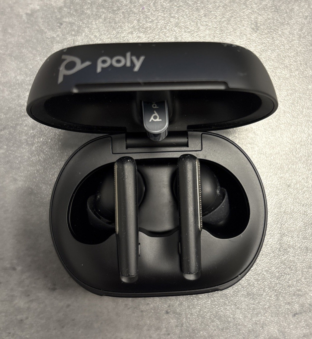 Poly Voyager Free 60+ UC Earset with Touchscreen Charge Case Black