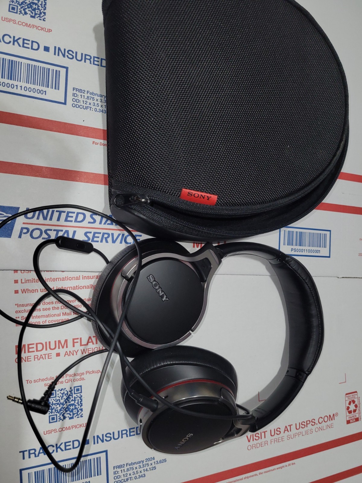 Sony MDR-10RNC Noise Cancelling Headphones – Black – With Case -used as is
