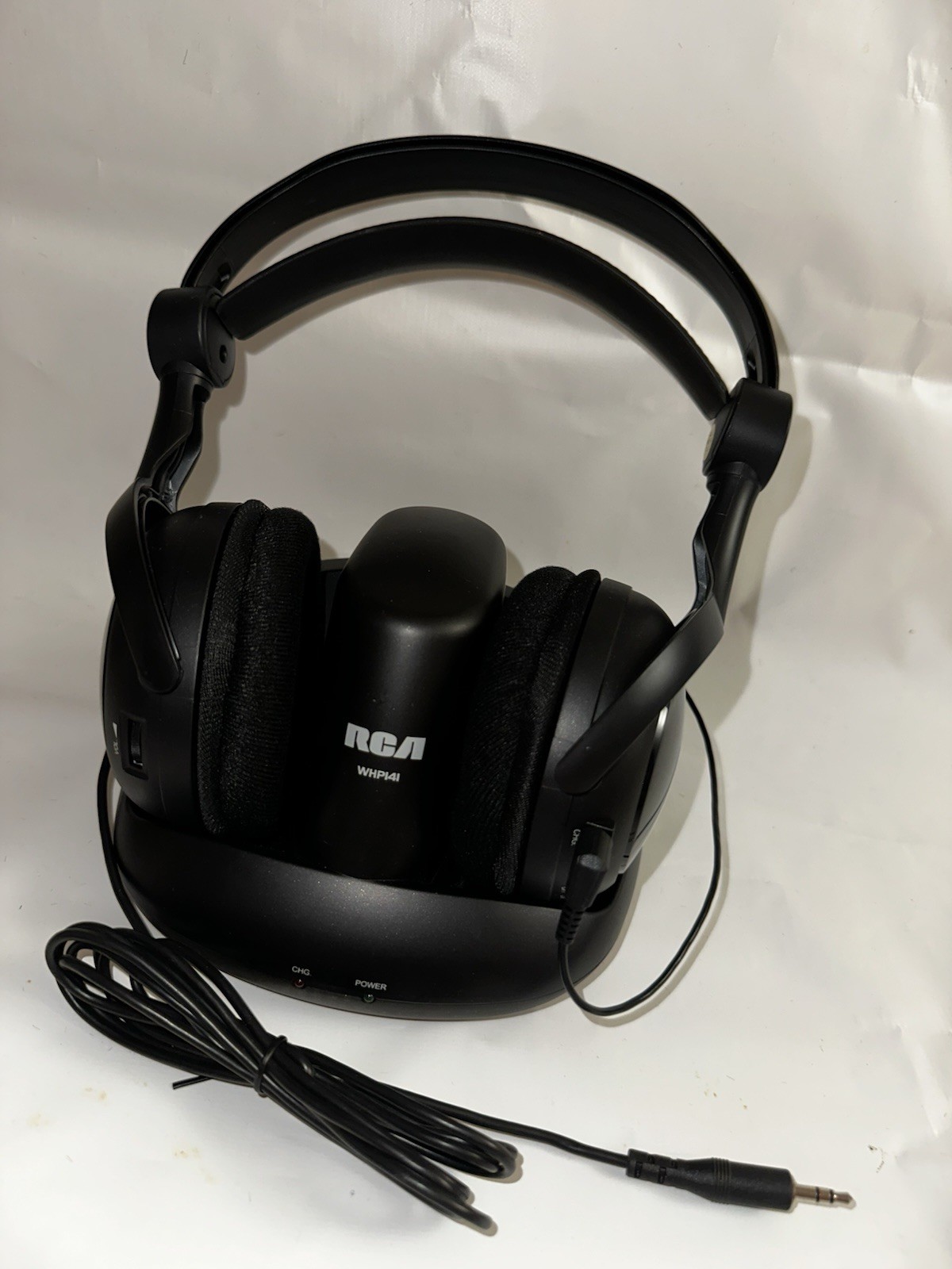 RCA WHP141 900MHz RF UHF Wireless Over-Ear Headphones Black w/ Base Dock