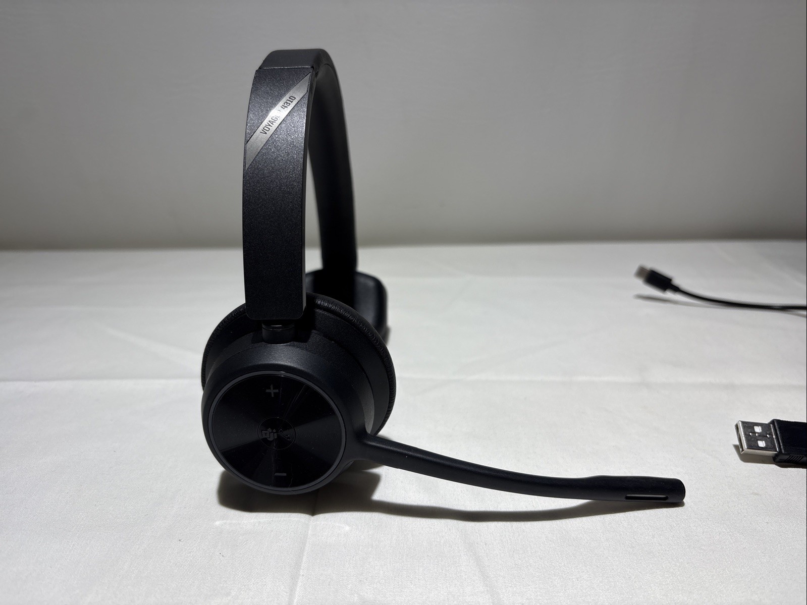 Plantronics by Poly Voyager 4310 UC Wireless Headset