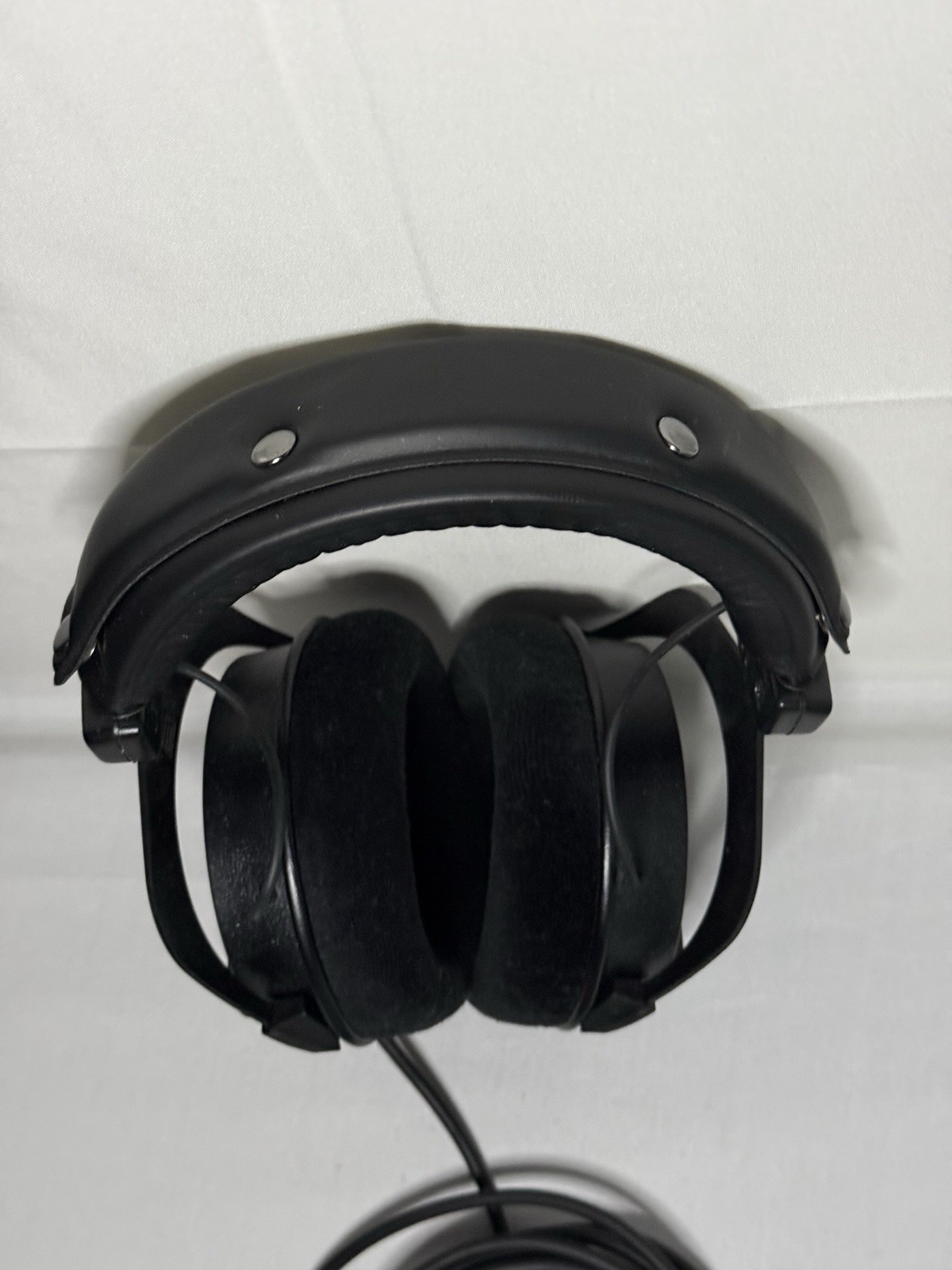 beyerdynamic DT 990 PRO Over-Ear Studio Monitor Headphones