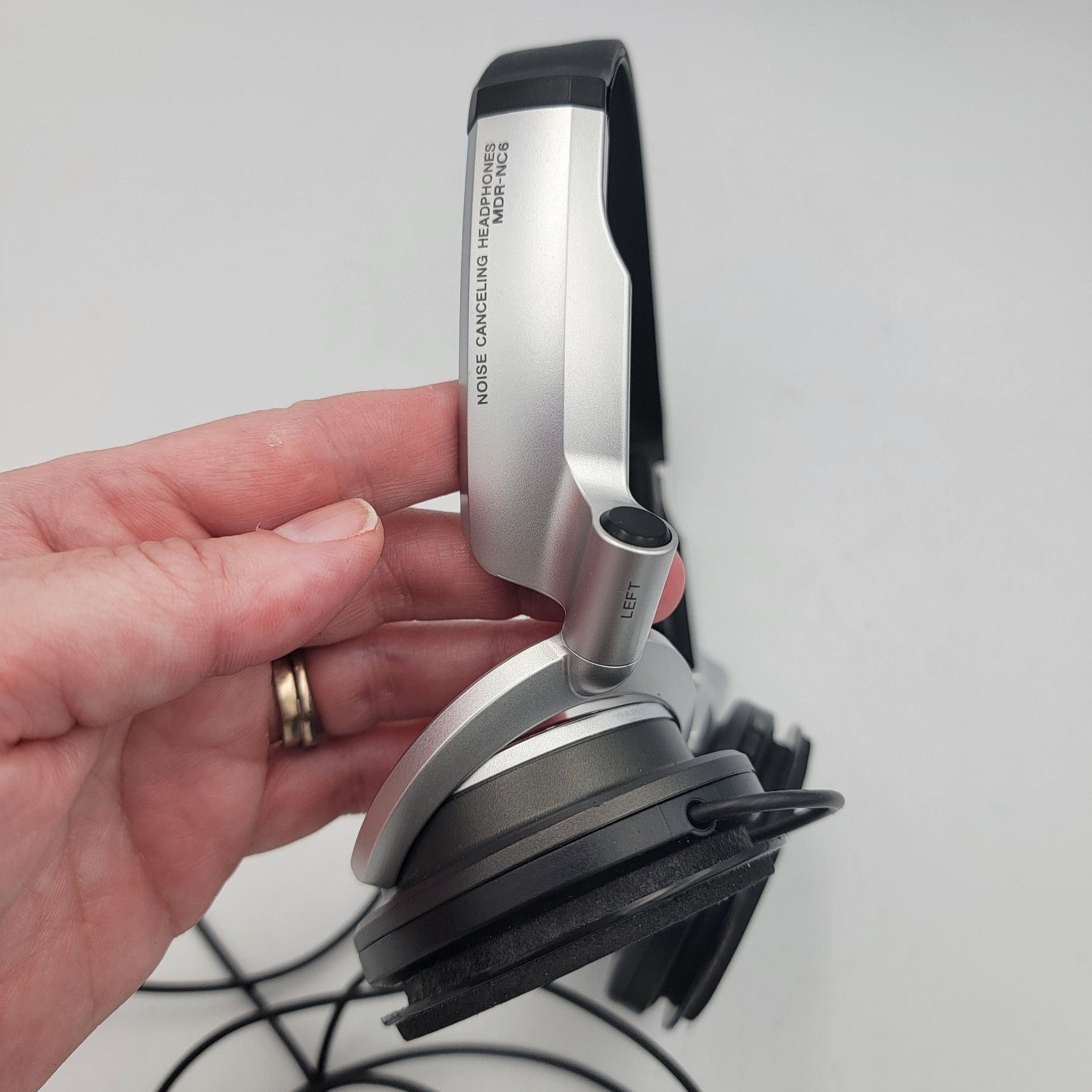Sony MDR-NC6 Noise Canceling Headphones Earphones Works