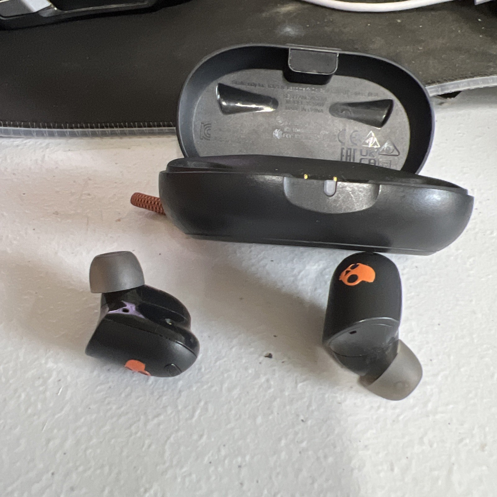 AS IS Skullcandy Sesh ANC Noise-Canceling True Black/Orange S2SAW (NEED REPAIR)