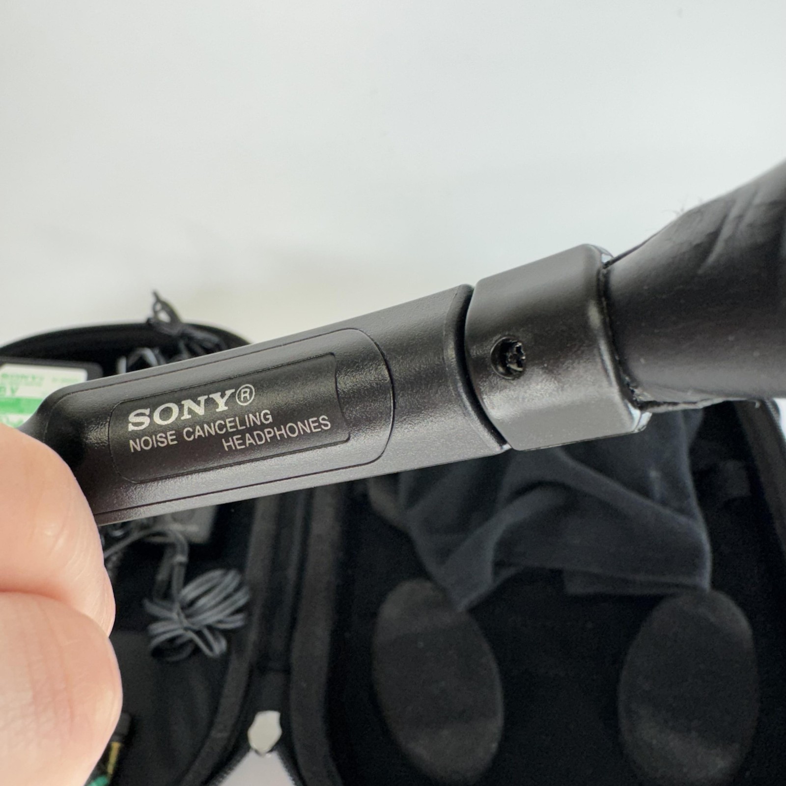 Sony MDR-NC500D Digital Noise Canceling Headphones Case Cords Power Adapter