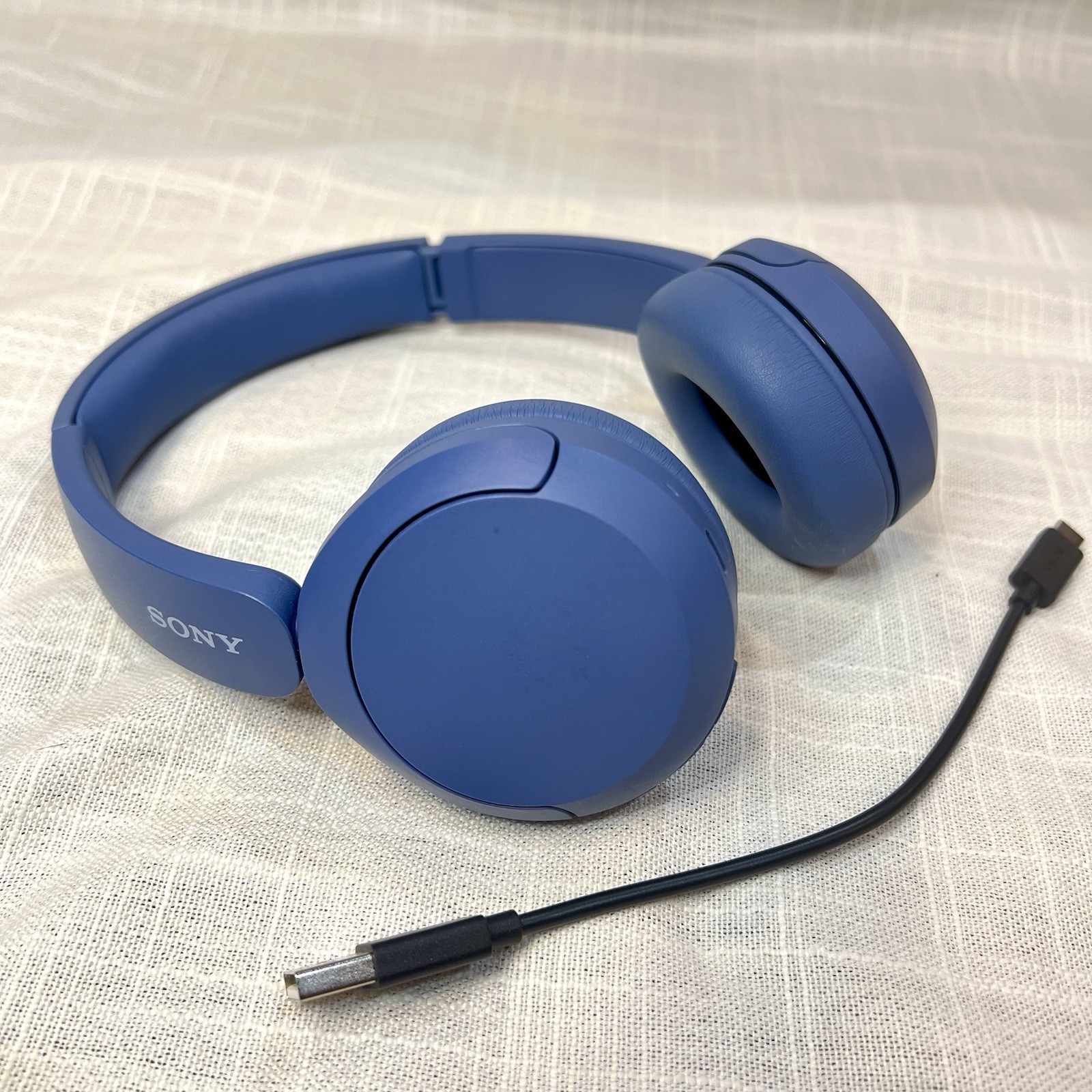 Sony YY2958 WH-CH520 Wireless Bluetooth Headphones Blue w/ Charging Cable