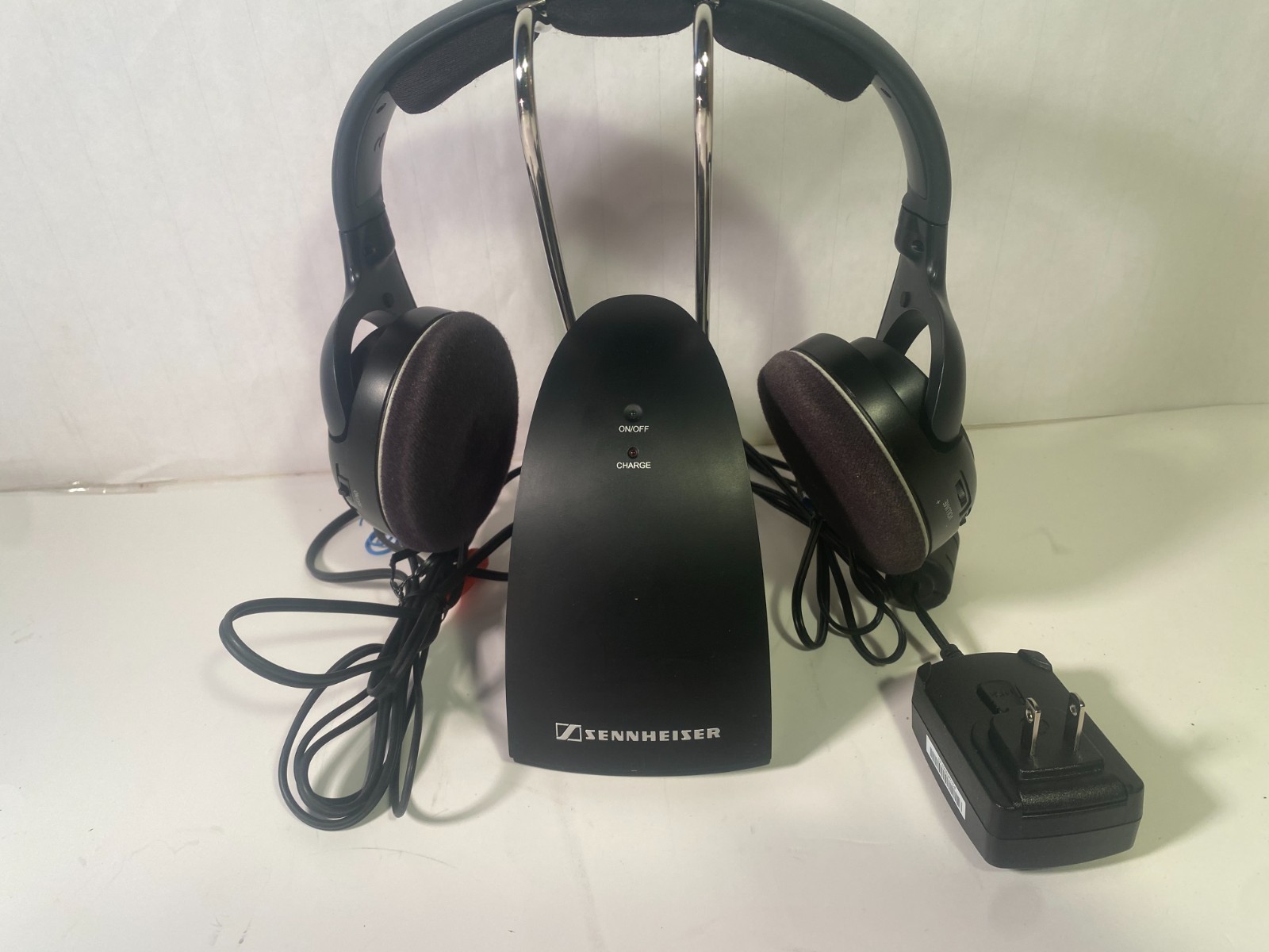 Sennheiser wireless headphones HDR 135 (TR 135) With base + cables