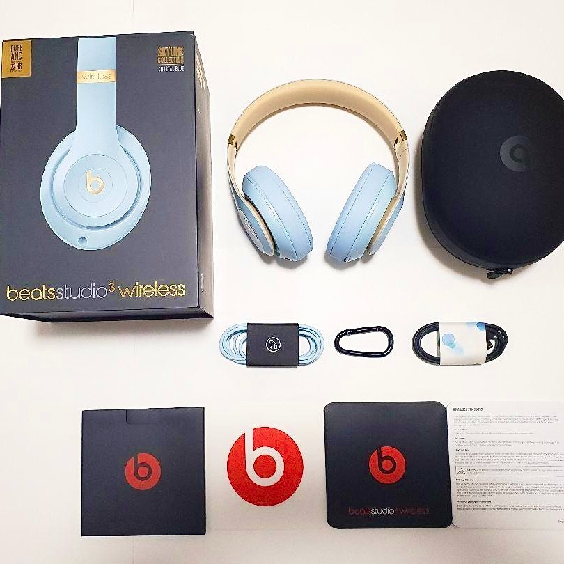 New Sealed – Beats Studio3 Skyline collection Wireless Headphones – Crystal Blue