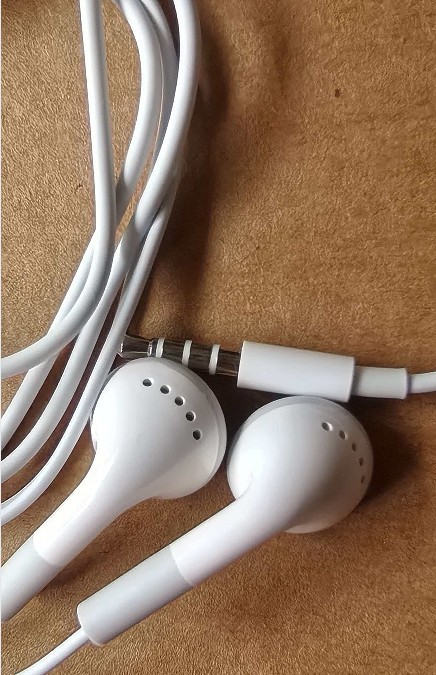 2X Authentic Apple iPod iPhone Earphones Headphones Earbuds+Remote Control+Mic