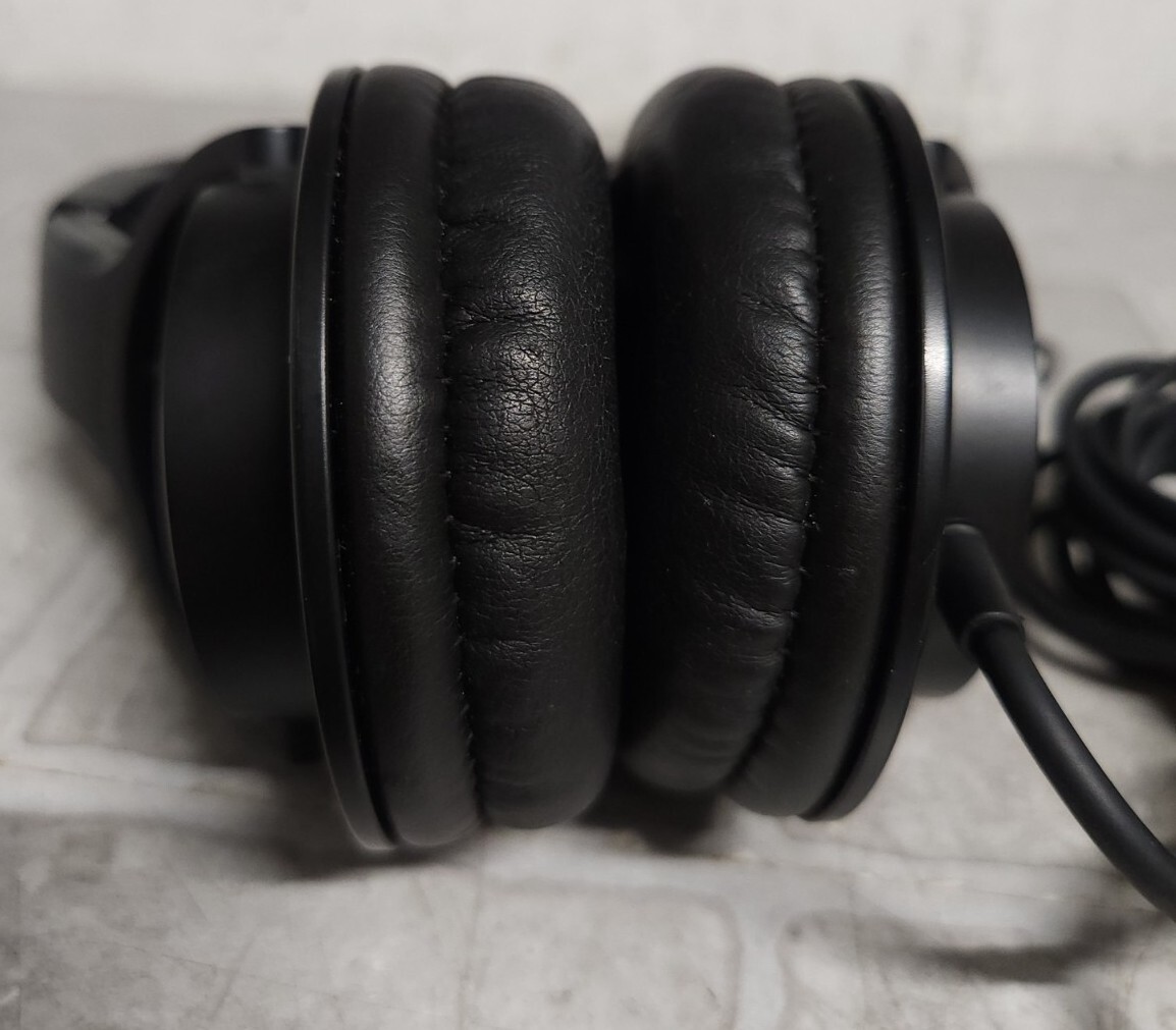 Audio Technica ATH-M20x Studio Monitor Headphones SEE PICTURES