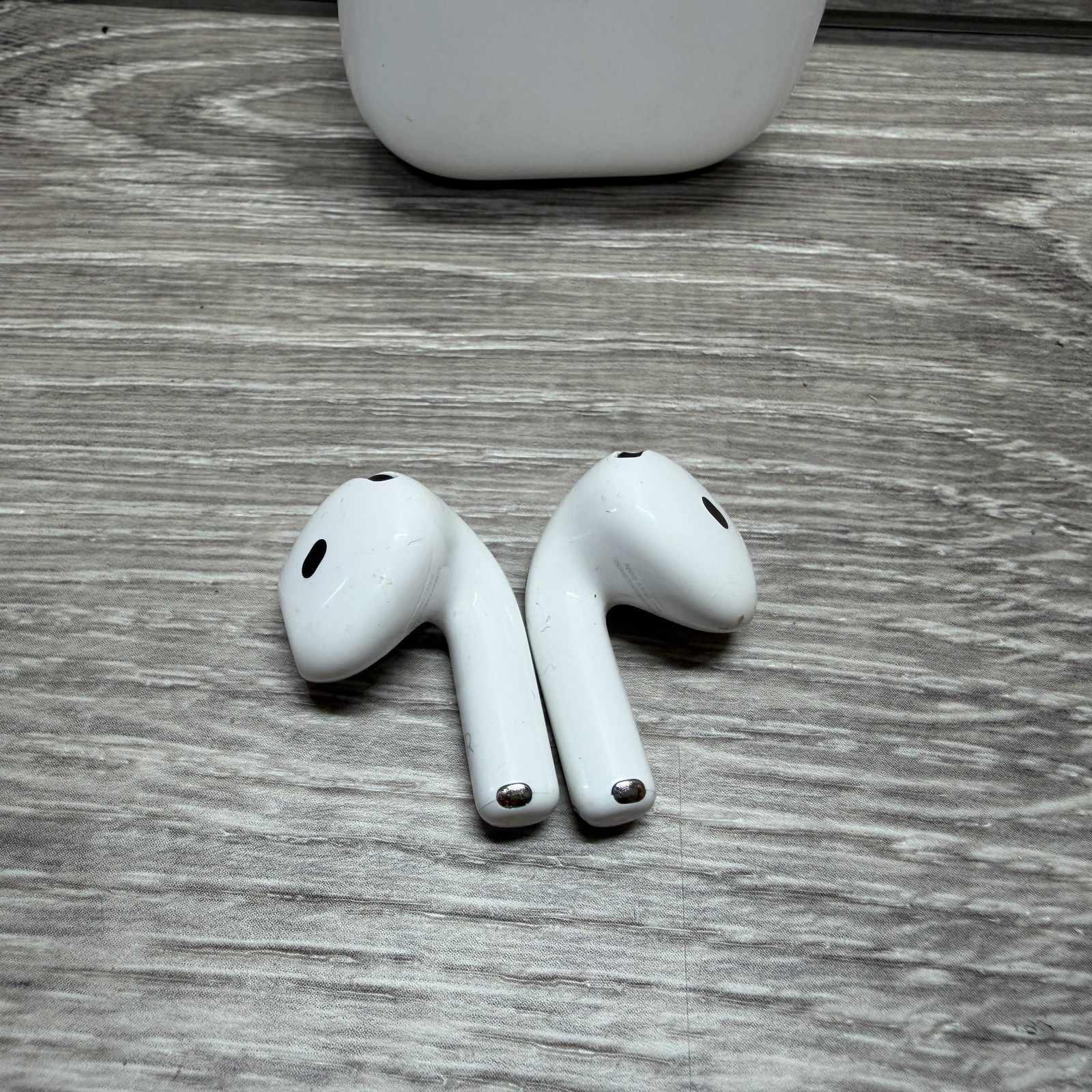 Apple AirPods 4th Gen A3053 USB-C Charging Case Wireless Earbuds White