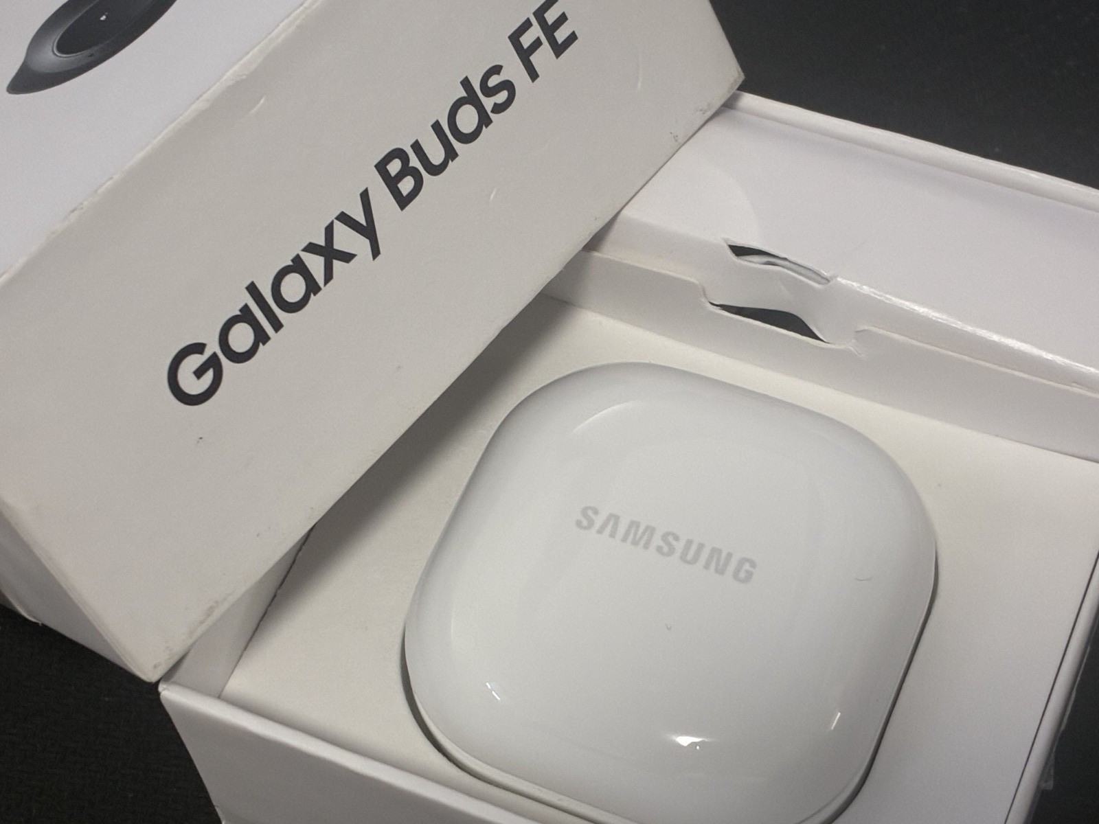 Samsung Galaxy Buds FE True Wireless Earbuds Graphite SM-R400N – Excellent