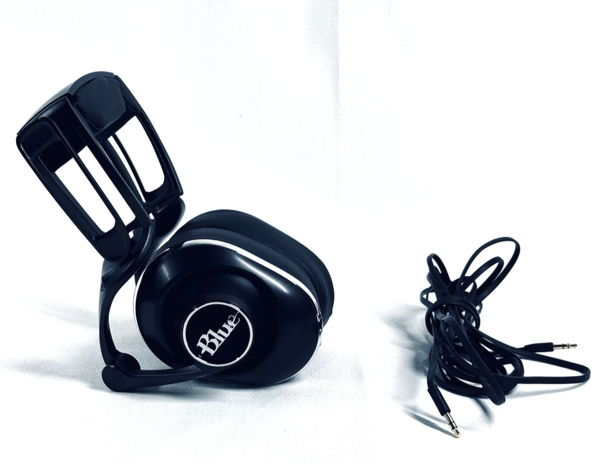 Blue Lola Over-Ear High-Fidelity Sealed Headphones Black Audio