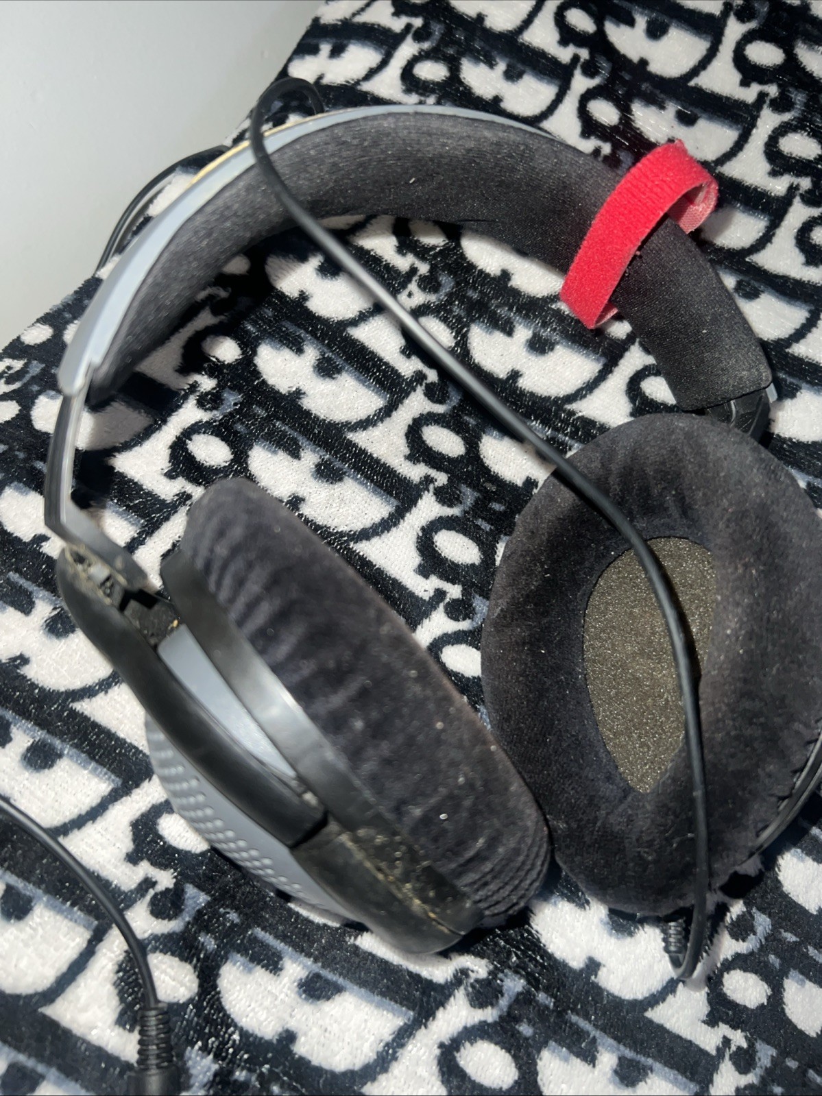 Sennheiser HD 500 a Over Ear Headphones – Gray/Black