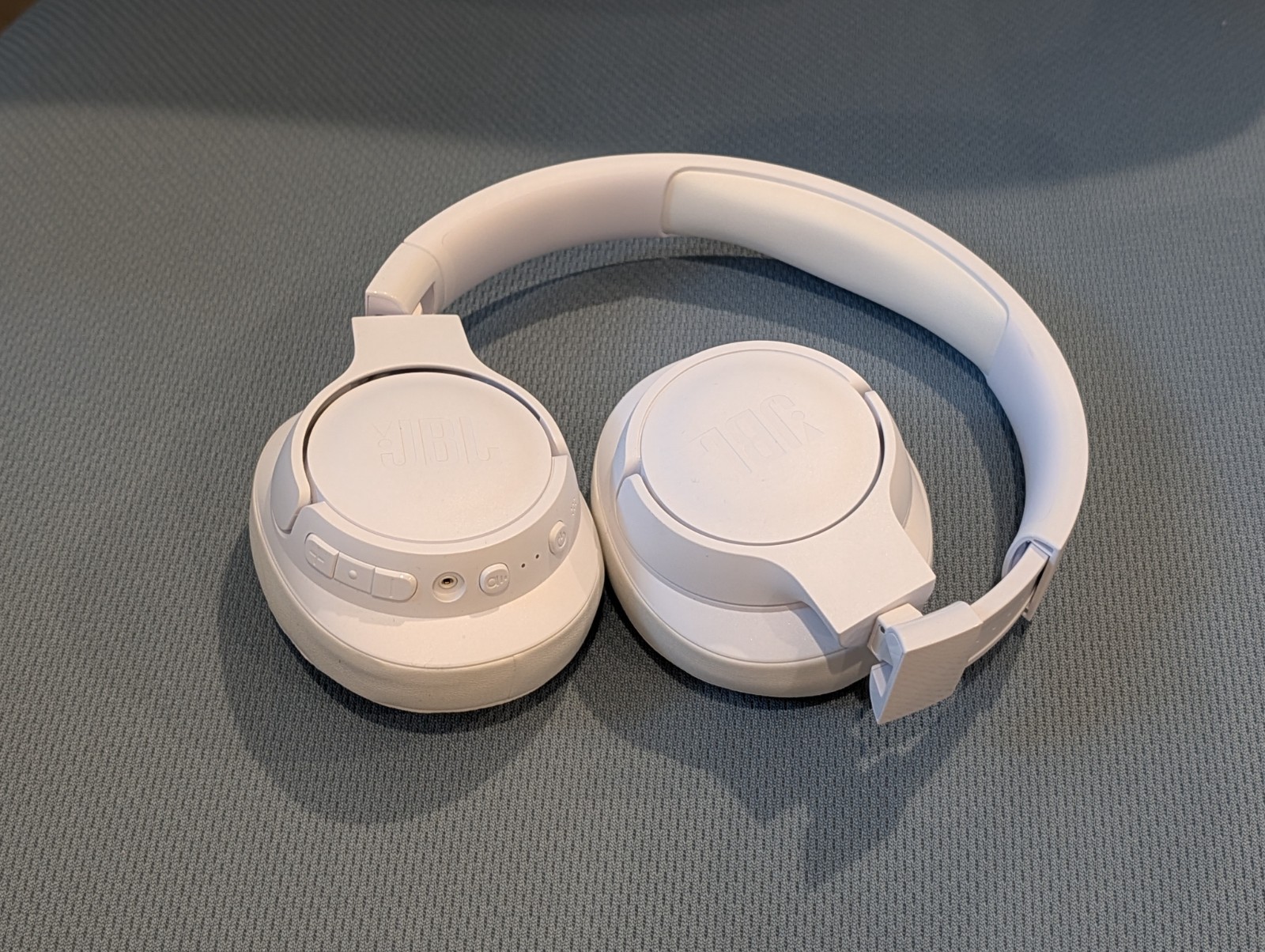 JBL Tune 760NC Bluetooth / Wireless Over-ear Headphones – White