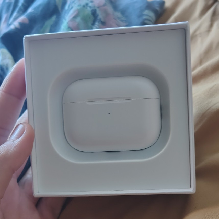 Apple AirPods Pro 2nd Gen White Earbuds ANC MagSafe USB-C Bluetooth